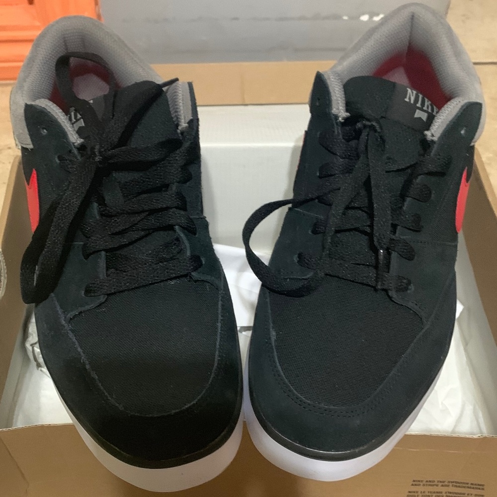 Nike Avid 10